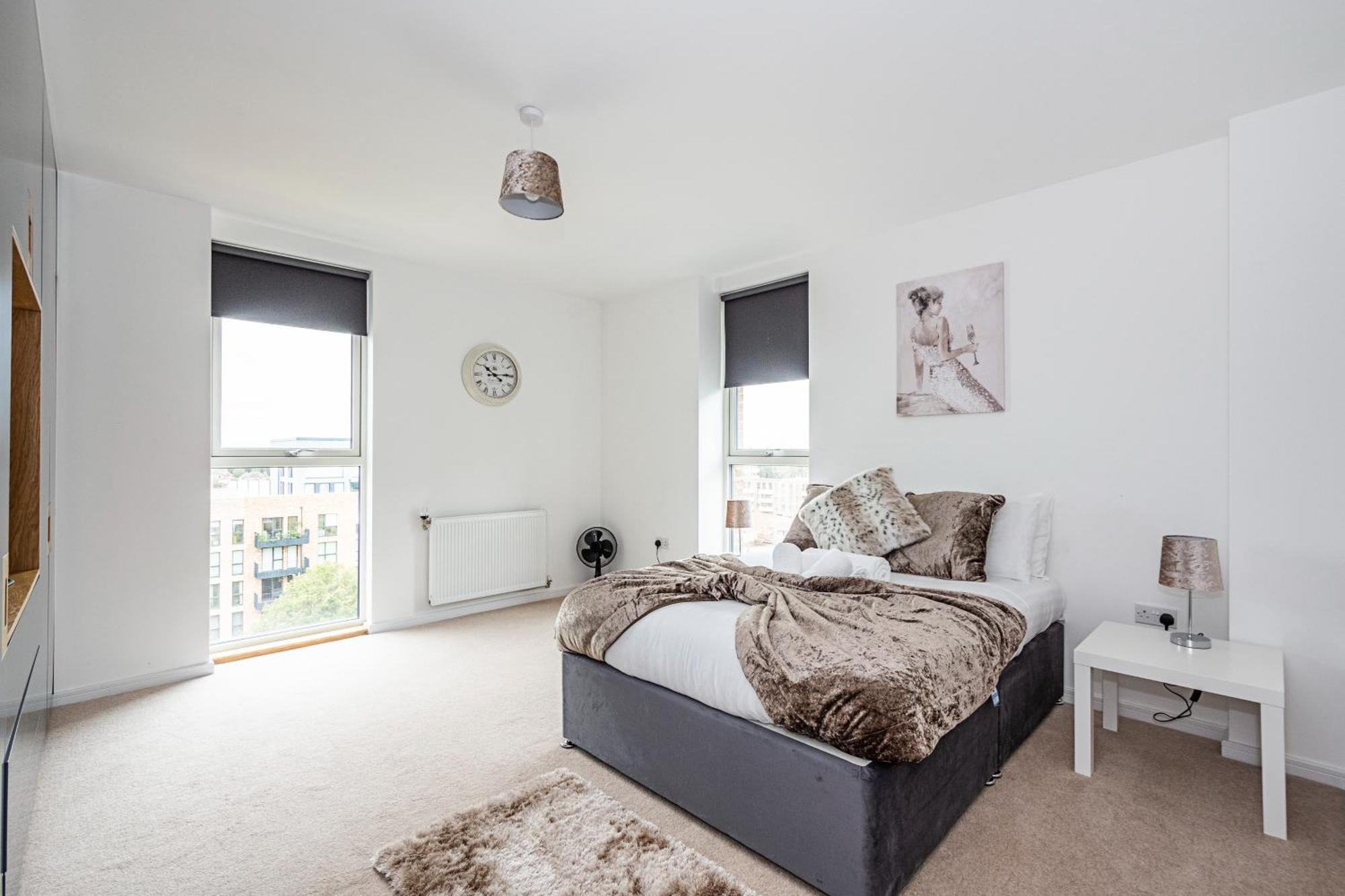 Chiswick Park 3 Bed 3 Bath West London - Parking Apartment Exterior foto