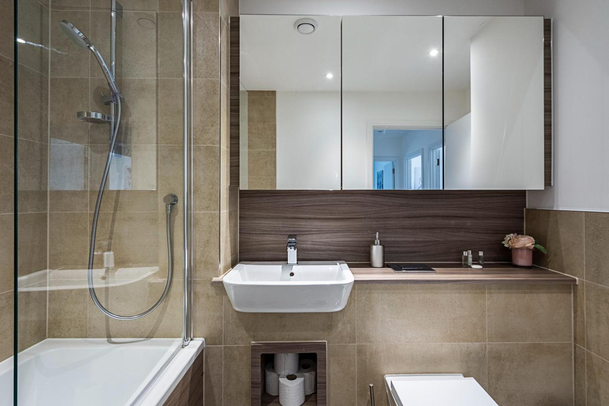 Chiswick Park 3 Bed 3 Bath West London - Parking Apartment Exterior foto