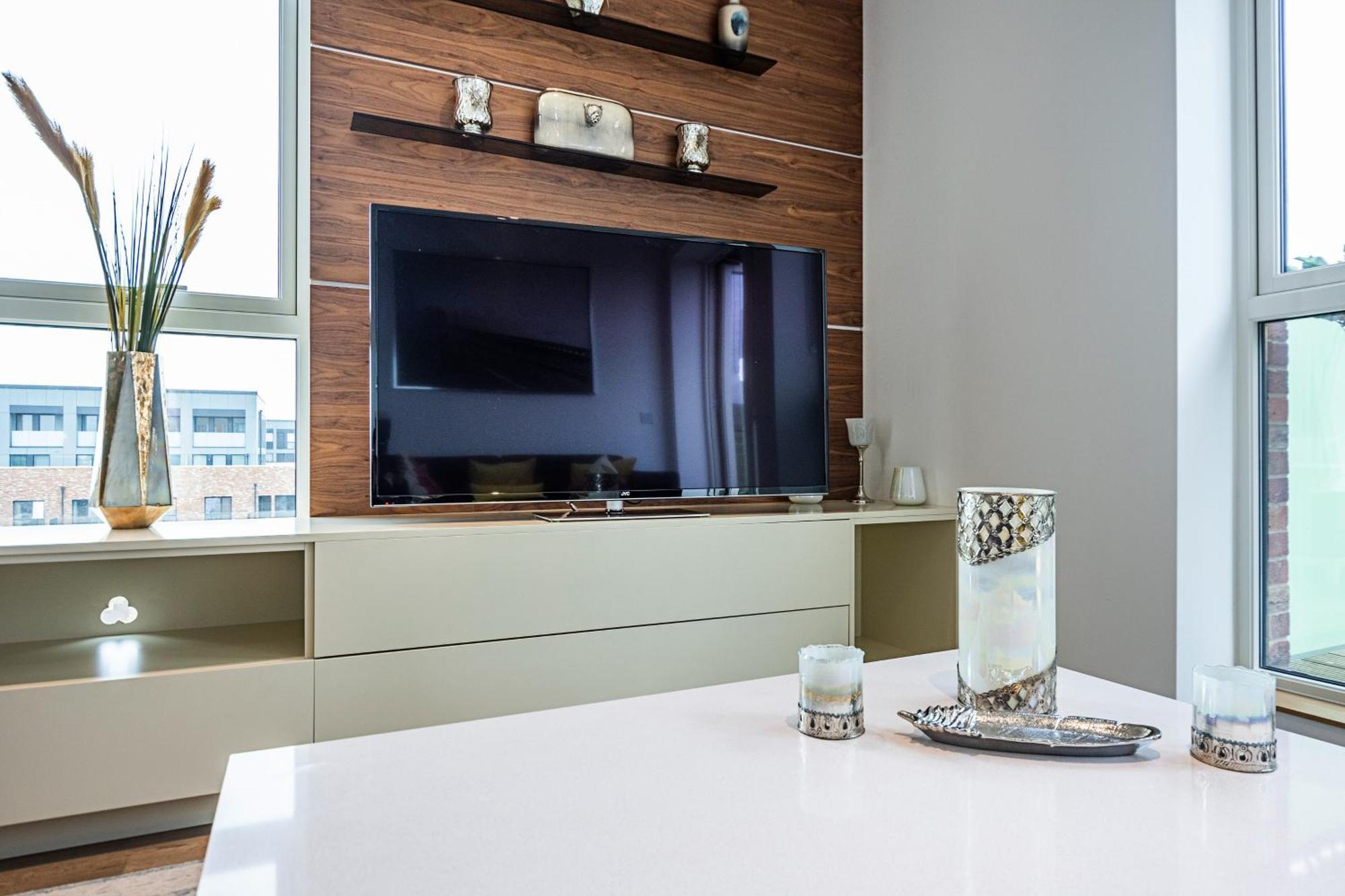 Chiswick Park 3 Bed 3 Bath West London - Parking Apartment Exterior foto