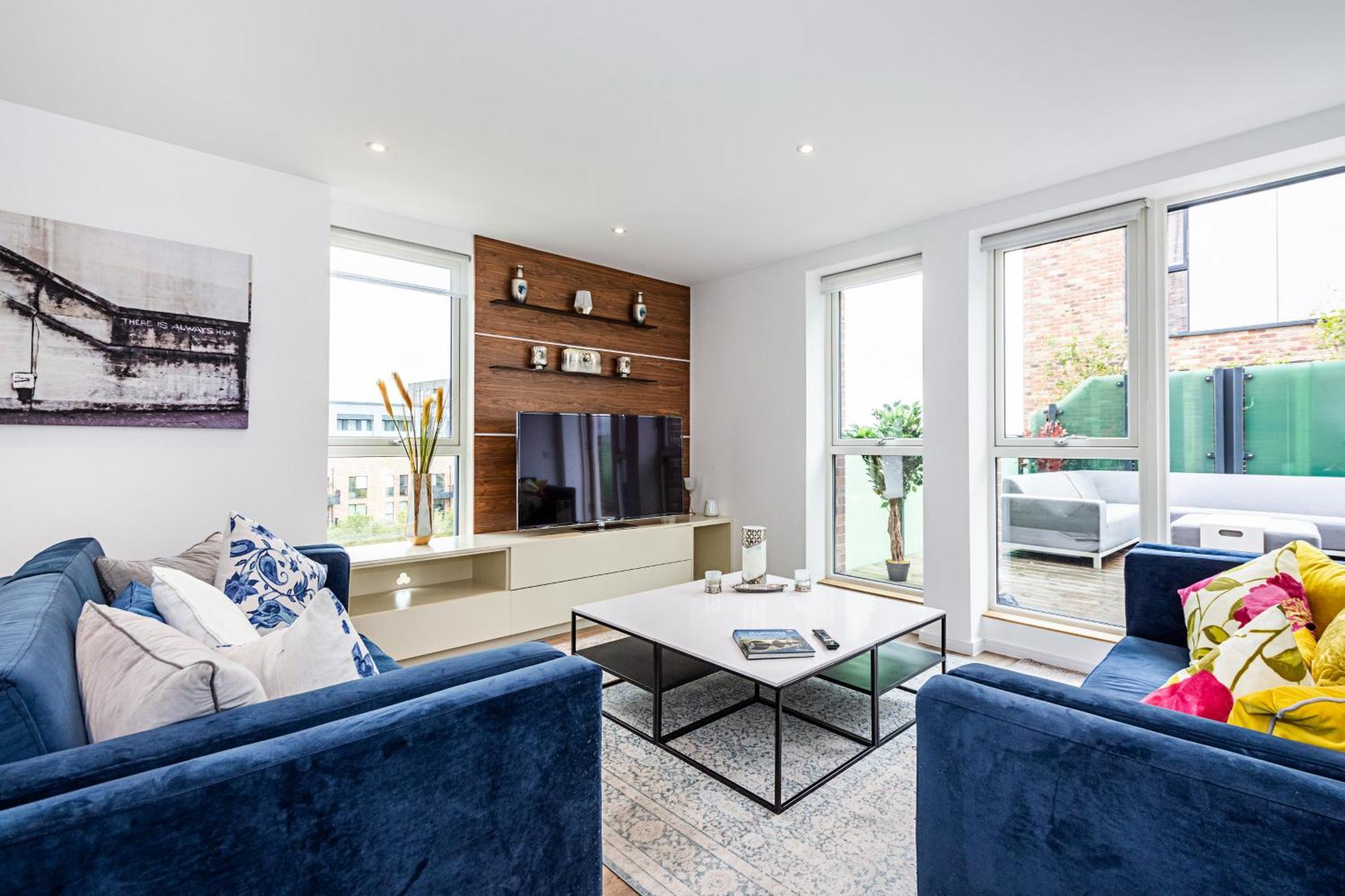 Chiswick Park 3 Bed 3 Bath West London - Parking Apartment Exterior foto