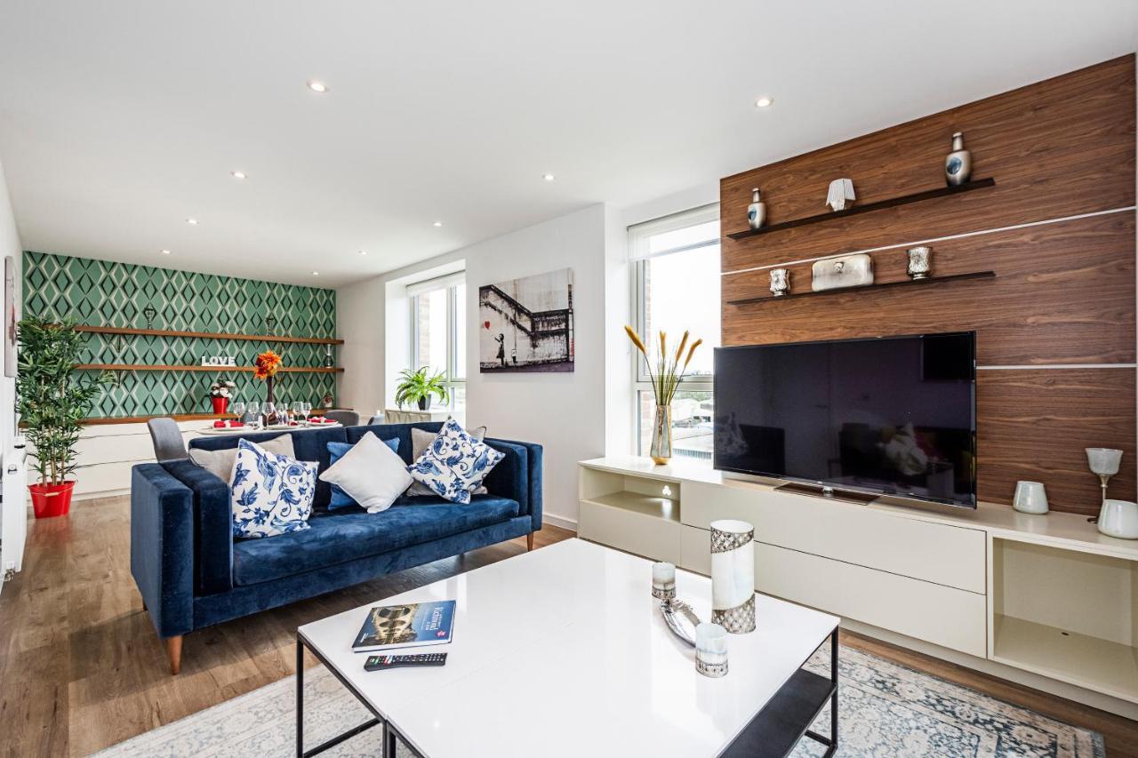 Chiswick Park 3 Bed 3 Bath West London - Parking Apartment Exterior foto