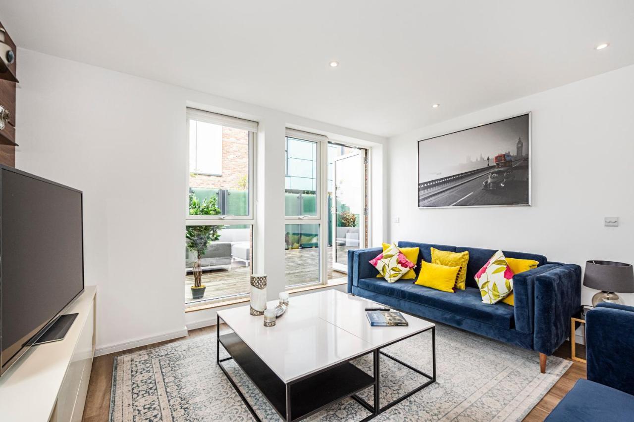 Chiswick Park 3 Bed 3 Bath West London - Parking Apartment Exterior foto
