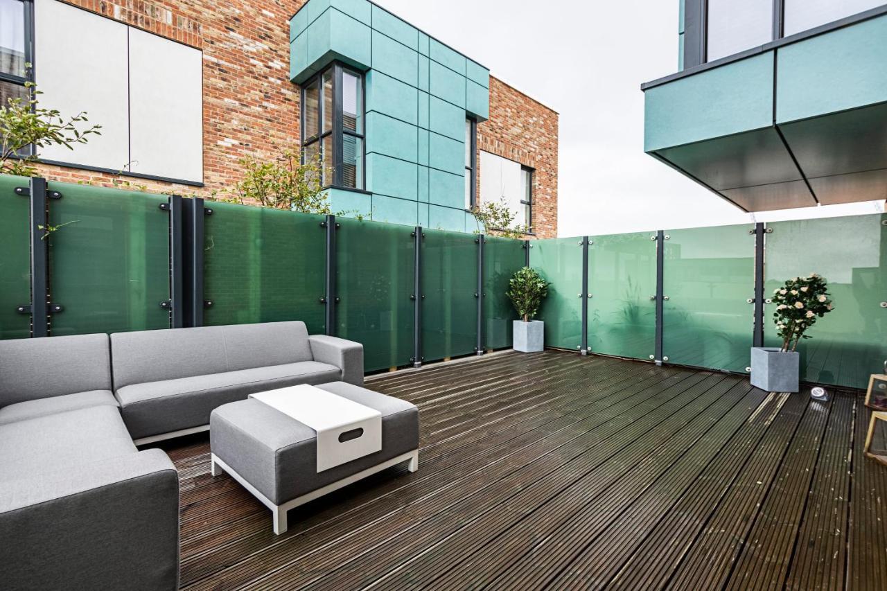 Chiswick Park 3 Bed 3 Bath West London - Parking Apartment Exterior foto